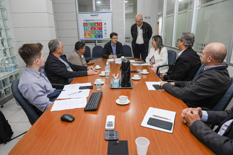 Em Curitiba, Cispar participa de reunião com representantes do Governo Estadual.